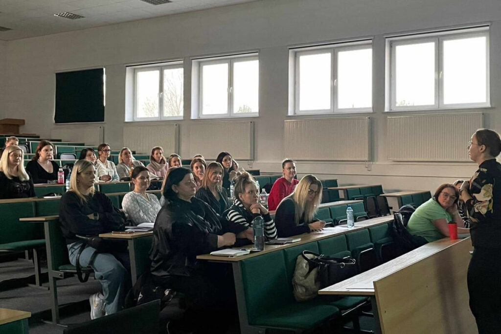 Studenci biorący udział w szkoleniu