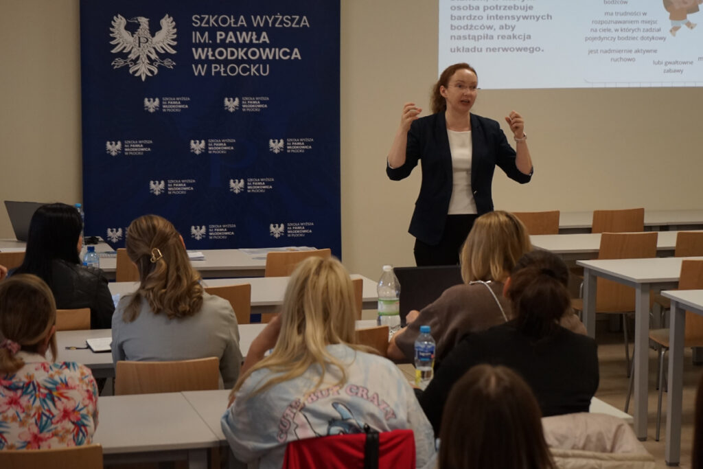 Maria Natkowska prowadząca szkolenie