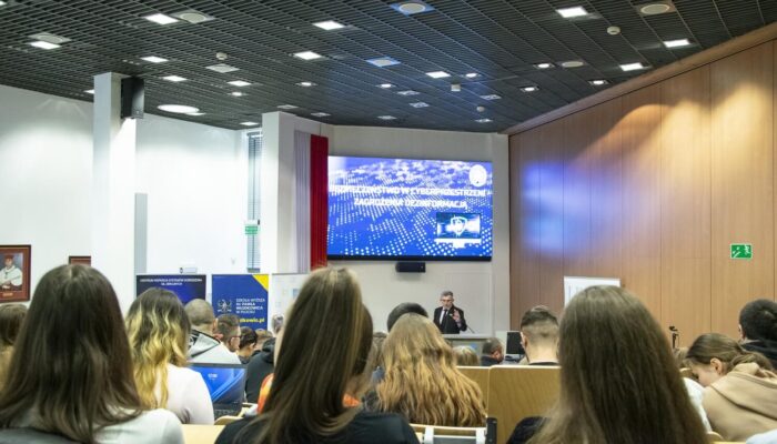 Sympozjum na temat dezinformacji