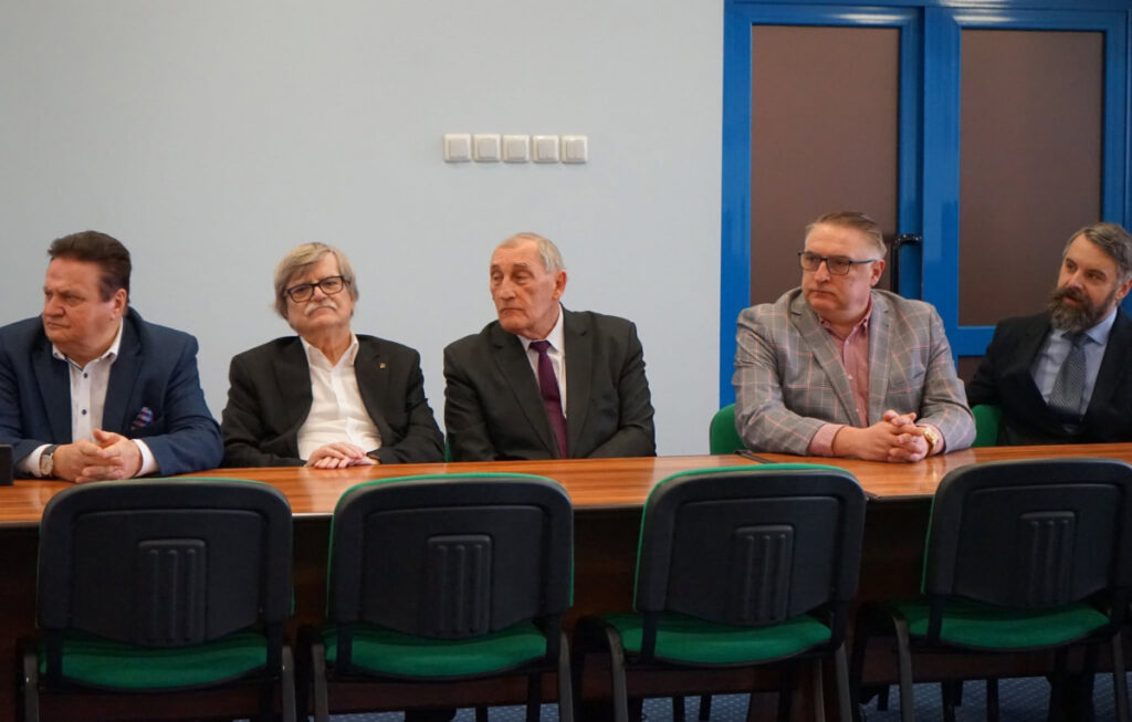 Goście wysłuchują przemówień