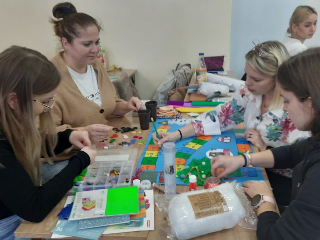 Studentki tworzą własne gry planszowe