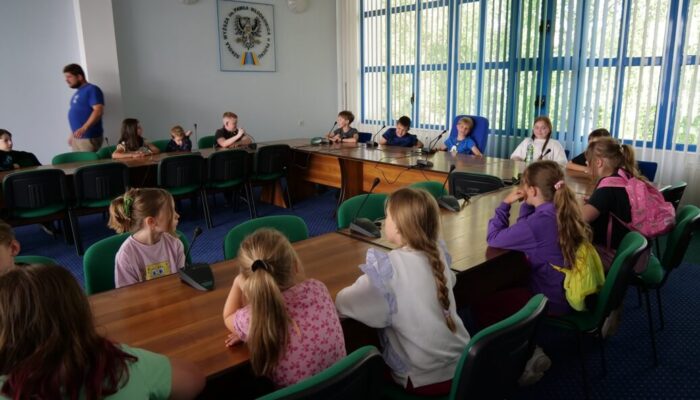 Uczniowie Szkoły podstawowej w auli SWPW