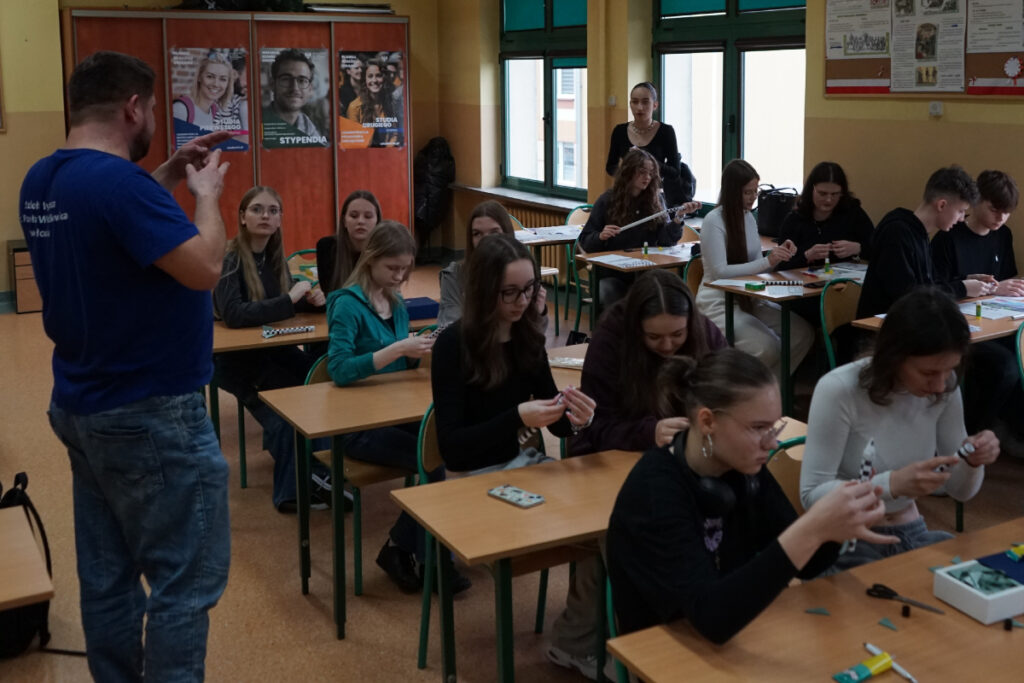 Uczennice LO w Sierpcu w trakcie zajeć